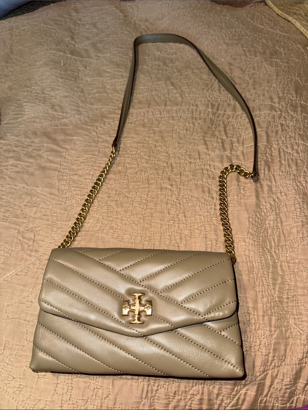 Tory Burch Quilted Chevron Crossbody in Taupe with Gold Hardware